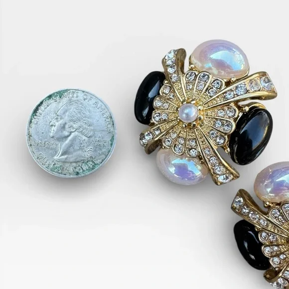 VINTAGE Onyx and Faux Mabe Pearl Cabochon Earrings - Picture 10 of 12